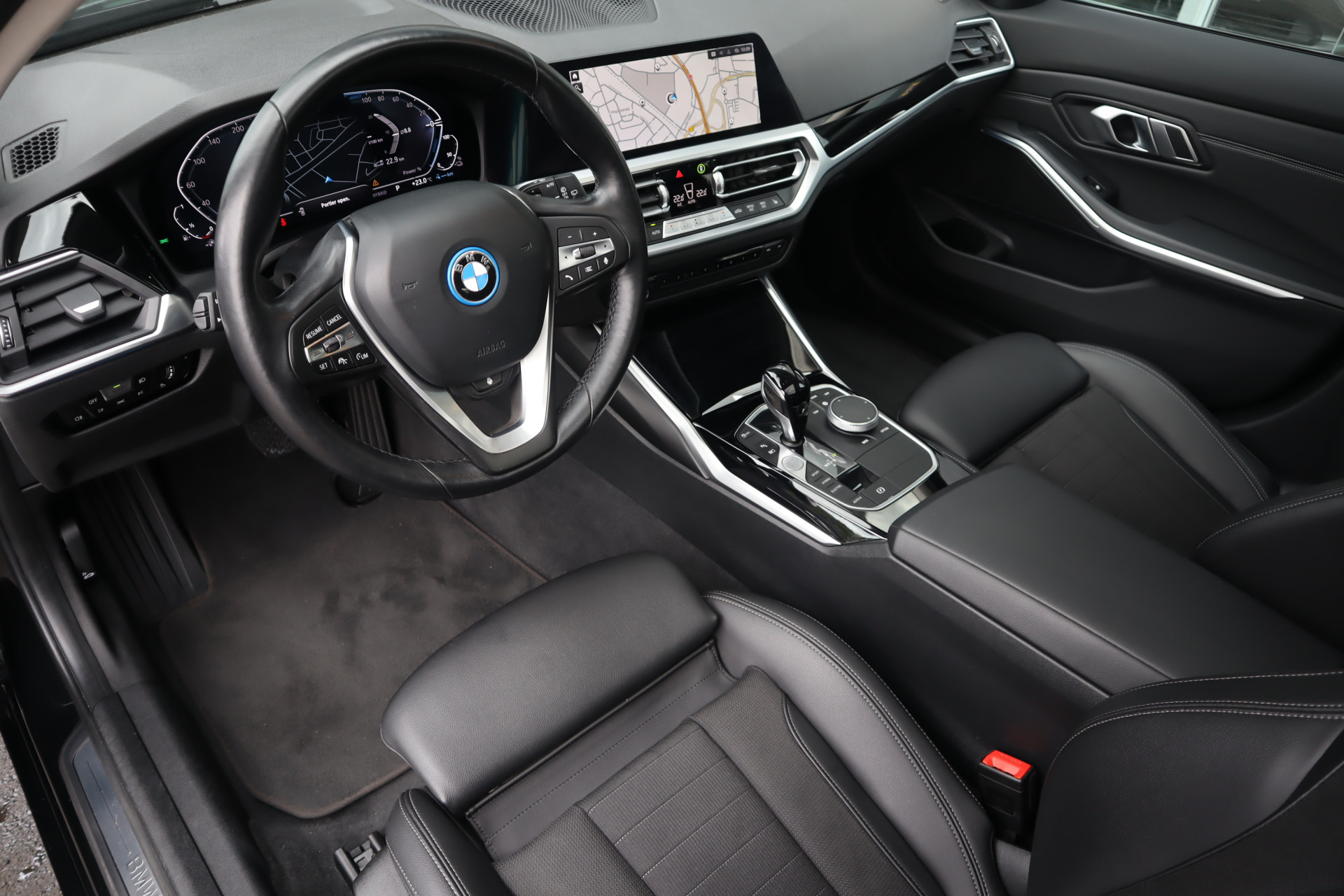 45810192-6.jpg