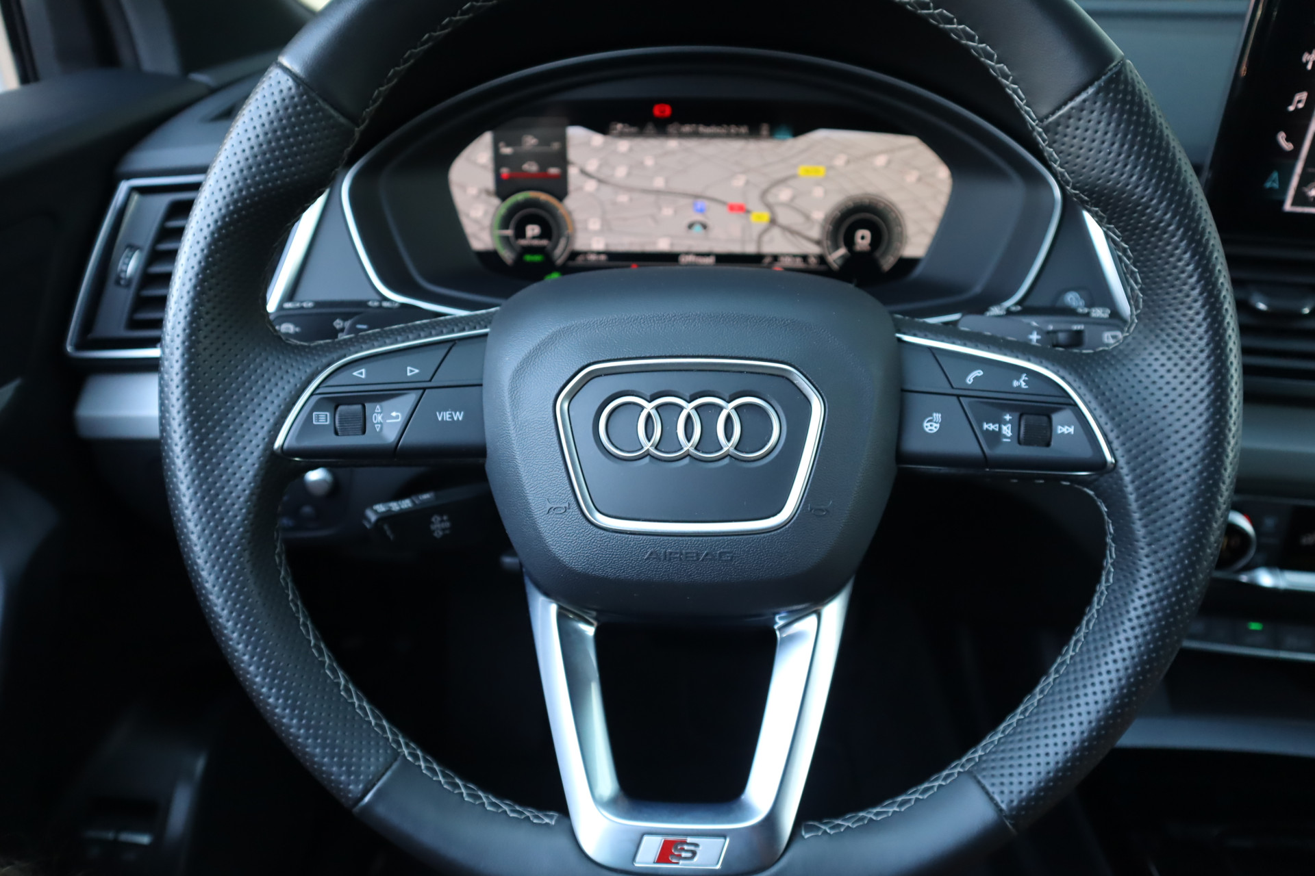 47086877-8.jpg