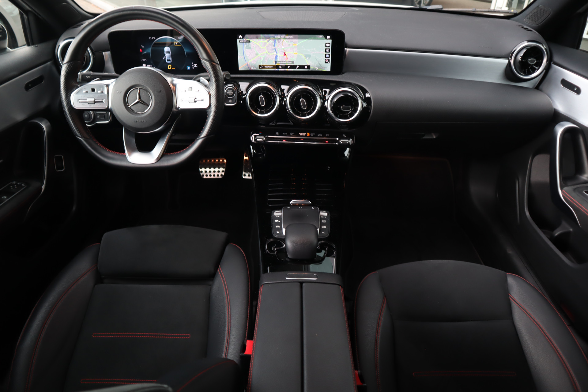 47161606-5.jpg