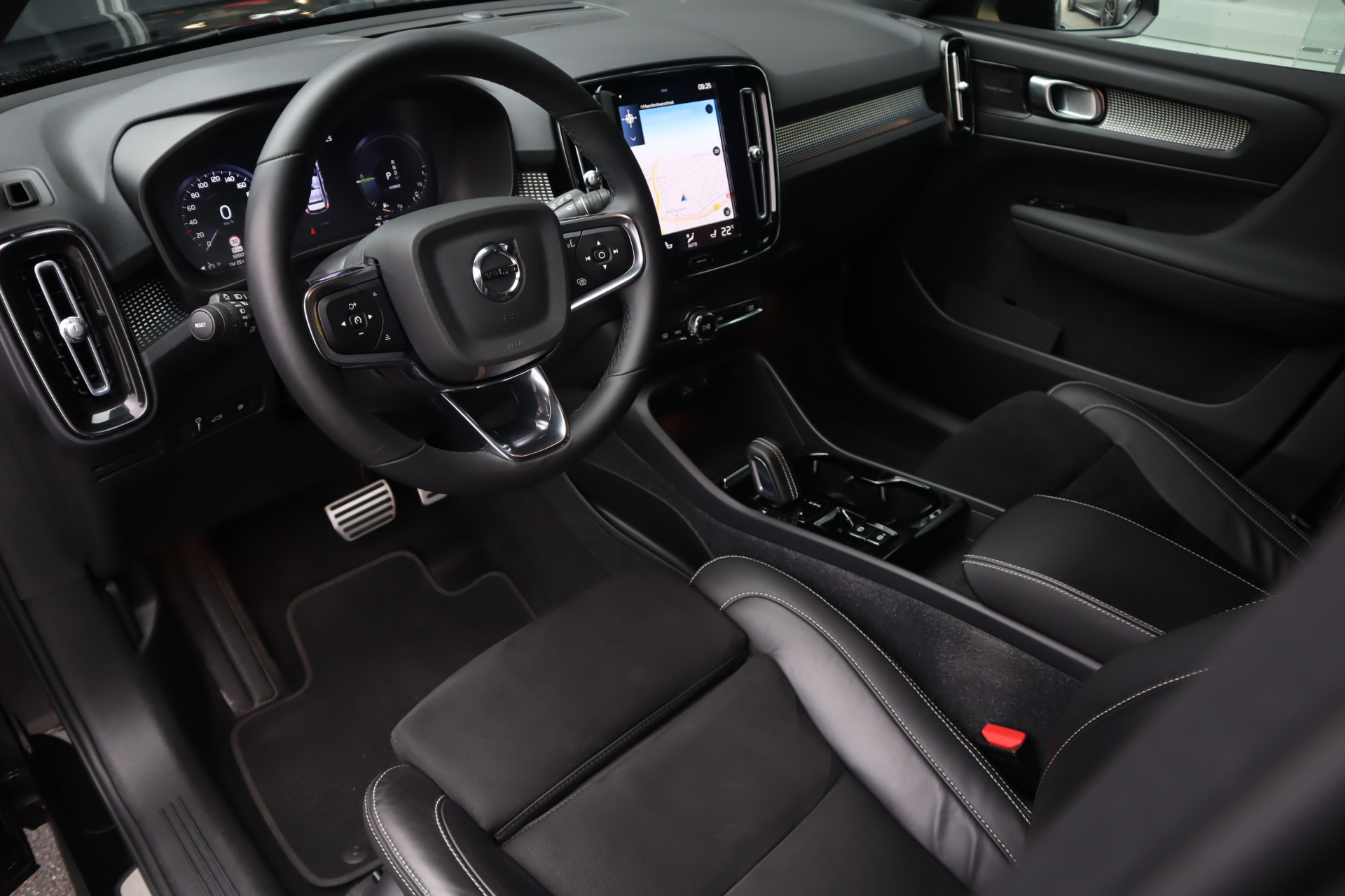 47981432-6.jpg