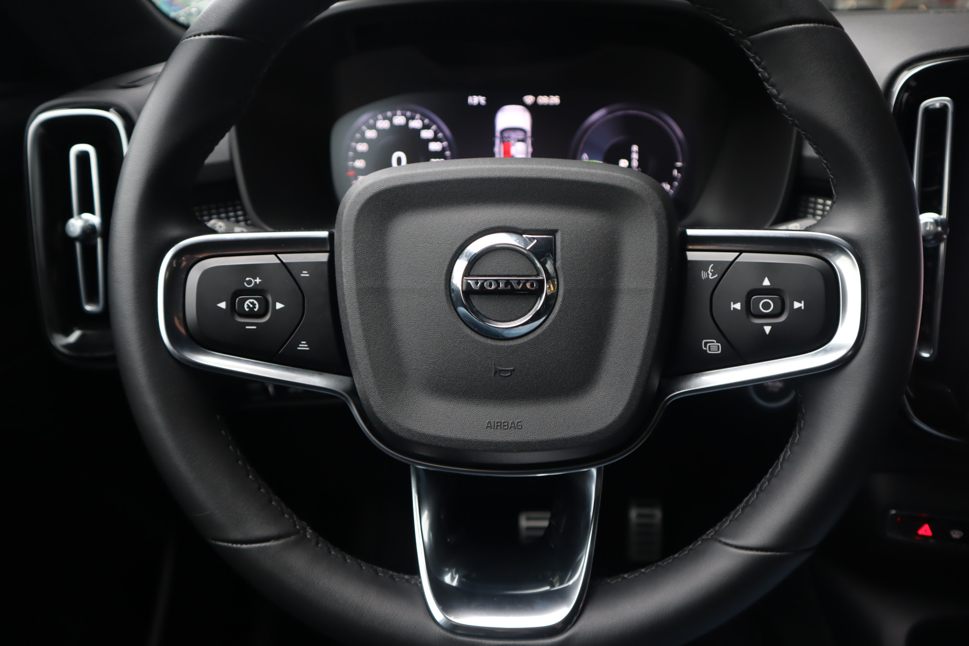 47981432-9.jpg