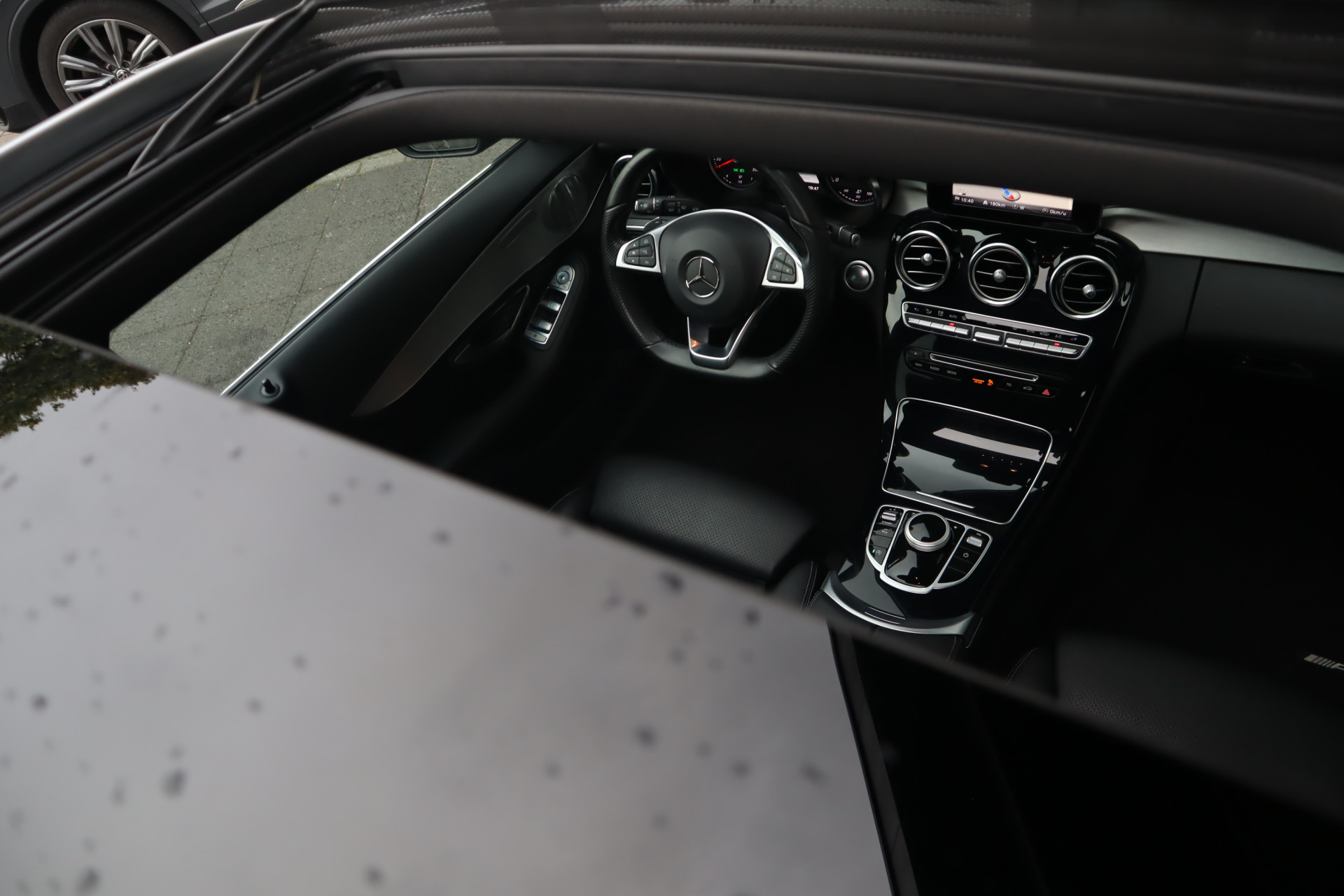 48076941-7.jpg