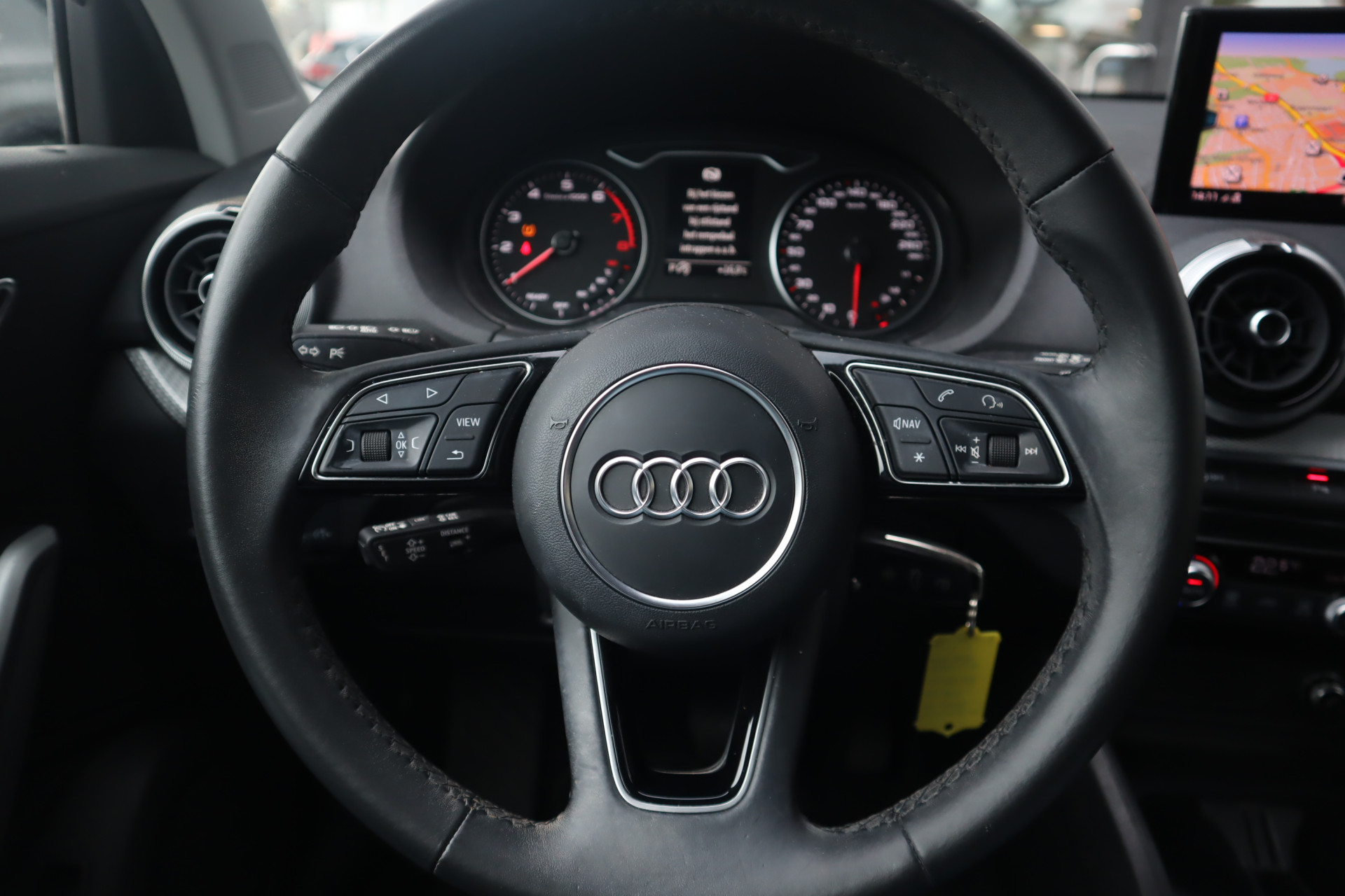 48152396-10.jpg