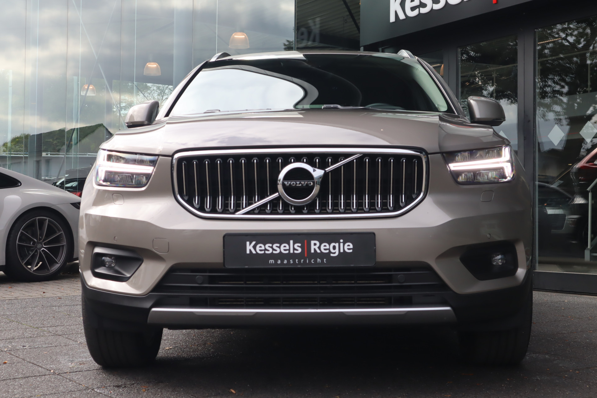 48185980-17.jpg