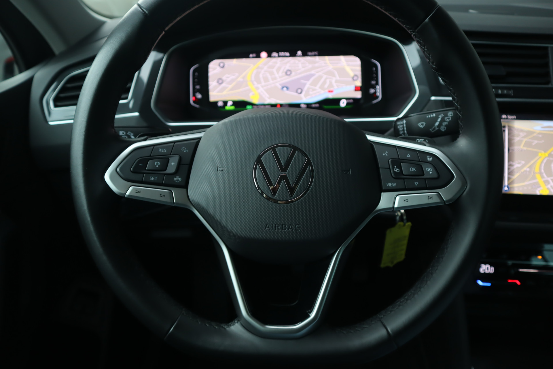 48229864-10.jpg
