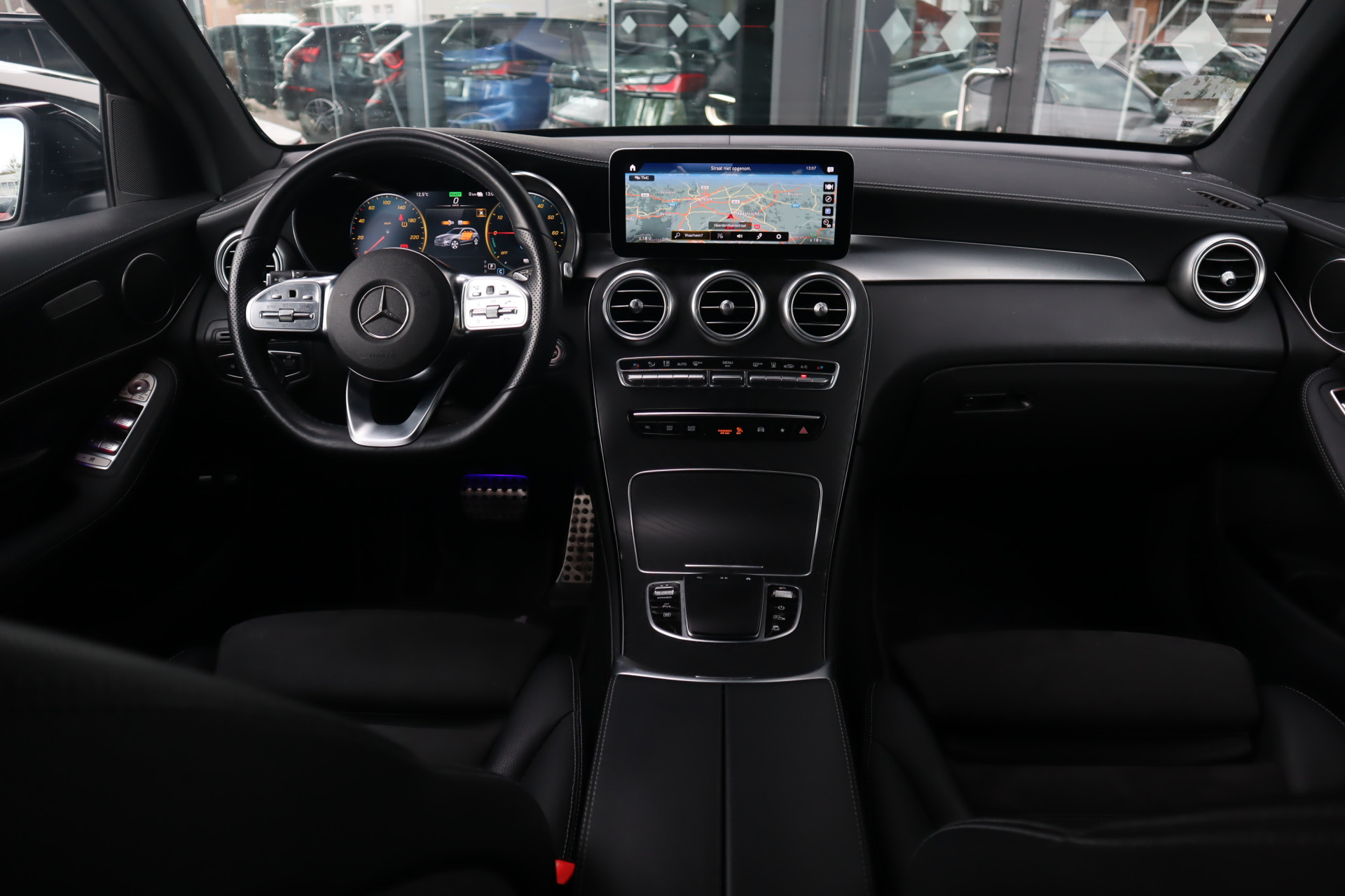 48244696-5.jpg