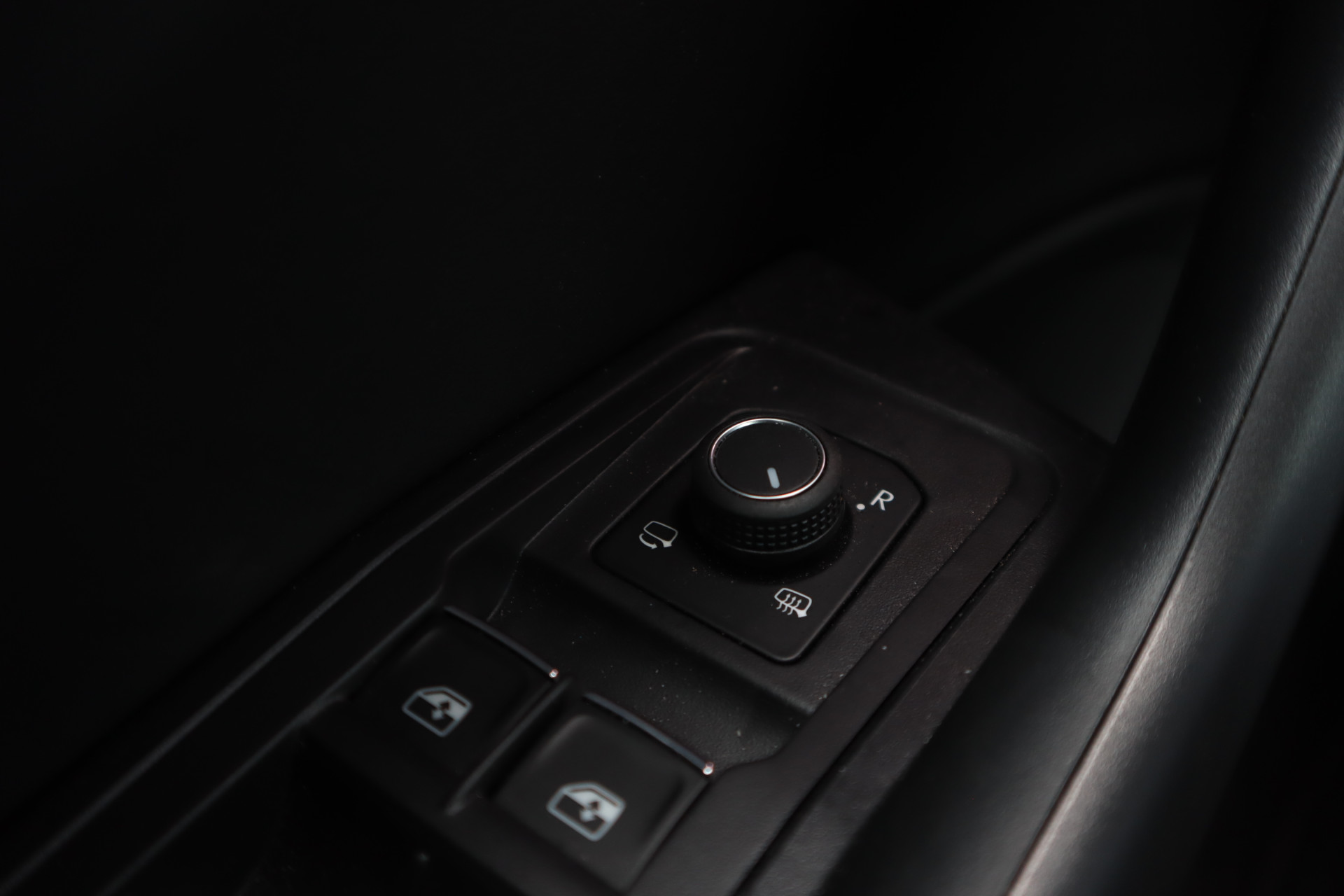 48244963-26.jpg