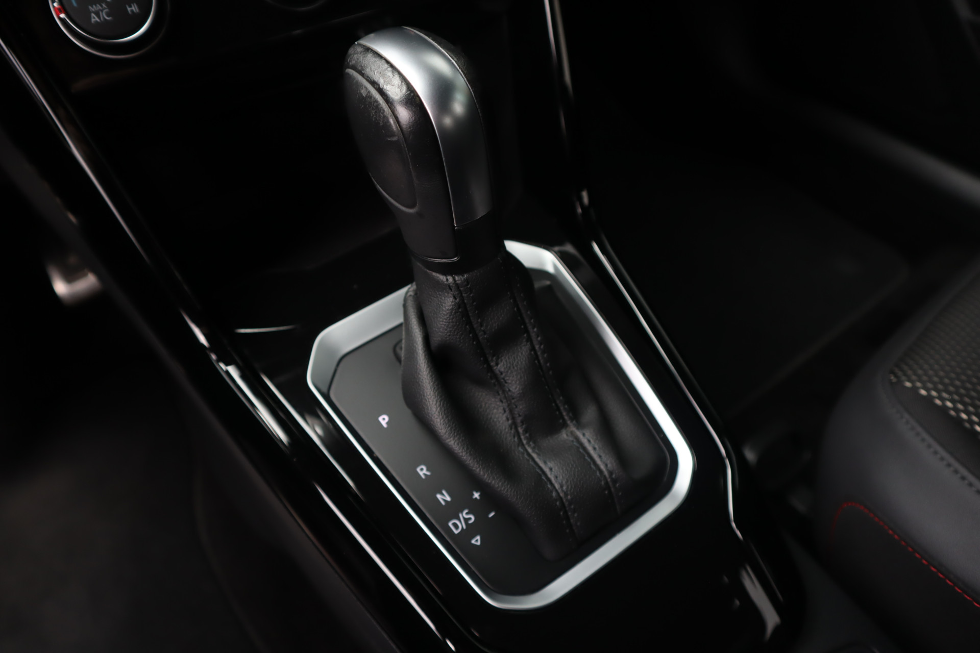 48291650-27.jpg