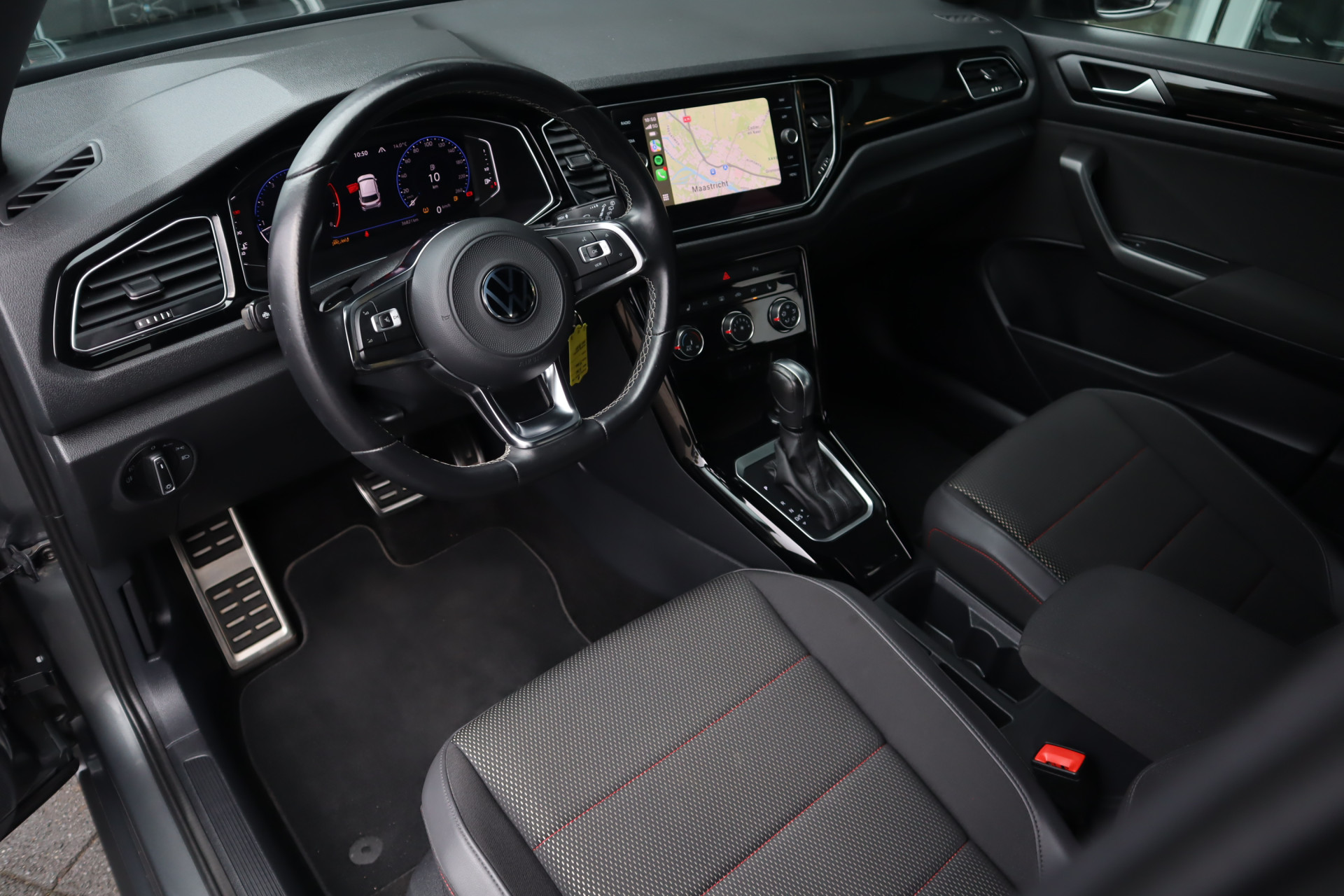 48291650-6.jpg