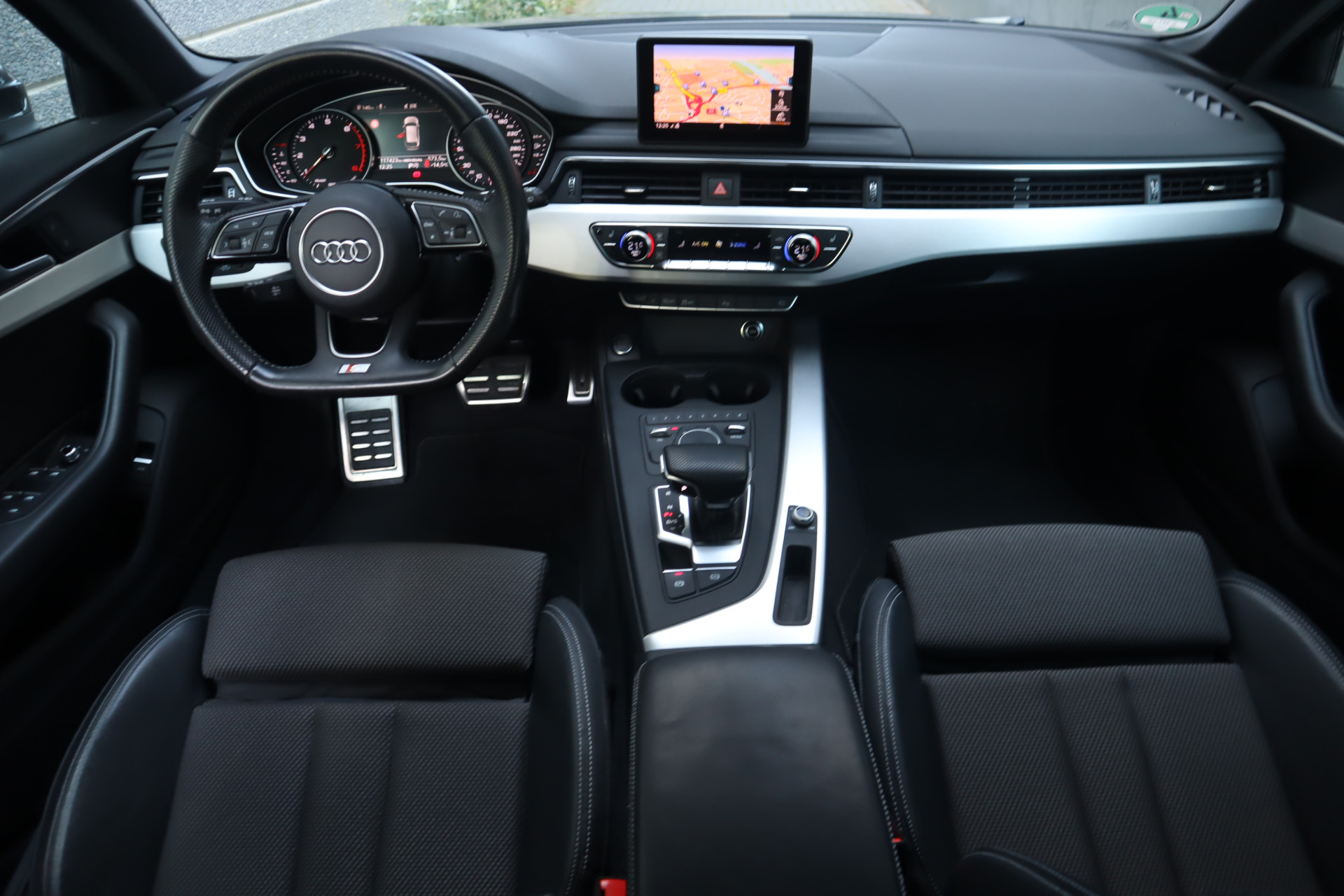 48293843-5.jpg
